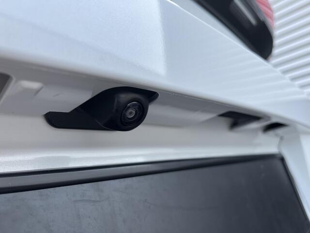 Toyota C-HR 1.8 Hybrid 140 Bi-tone Edition Automaat AppleCarplay/AndroidAuto - LM velgen - Climate Control - Adaptieve Cruisecontrol - Parkeer Camera - Parkeersensoren - Stuurverwarming - Stoelverwarming