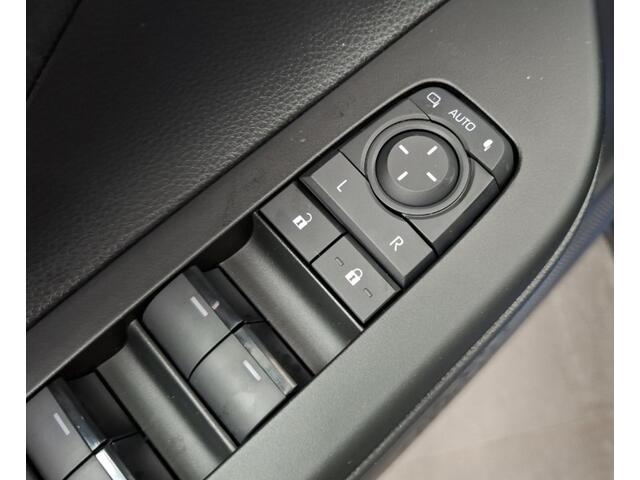 Toyota C-HR 1.8 Hybrid 140 First Edition Cruise control adaptief / Keyless start / Navigatiesysteem
