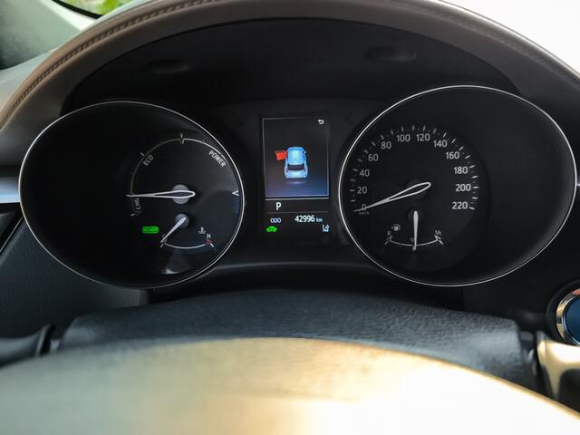 Toyota C-HR 2.0 Hybrid Executive (184PK) 1e-Eig. & Dealer-Onderh. BOVAG-Garantie. NL-Auto. Half-Leer, Trekhaak, Navigatie/Apple-Carplay/Android-Auto, Adaptieve-Cruisecontrol, Keylesss-Entry/Start, Parkeersensoren-V+A, Achteruitrijca Stoel/Stuur-Verwarming, DAB, Licht