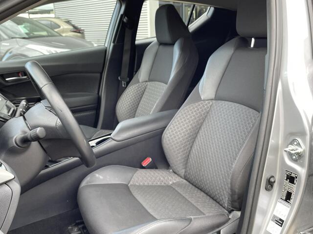 Toyota C-HR 2.0 Hybrid Dynamic | Carplay | Parkeersensoren | Licht metalen velgen | Bluetooth |
