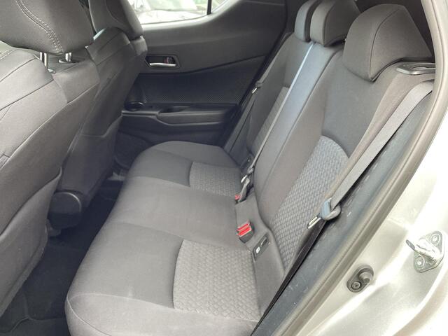 Toyota C-HR 2.0 Hybrid Dynamic | Carplay | Parkeersensoren | Licht metalen velgen | Bluetooth |