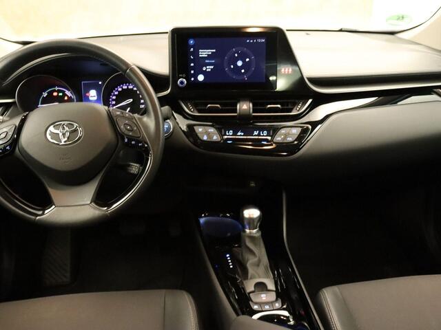 Toyota C-HR 1.8 Hybrid Dynamic - ORIGINEEL NEDERLANDSE AUTO - NAVIGATIE - PARKEERSENSOREN VOOR EN ACHTER - ACHTERUITRIJ CAMERA - ADAPTIVE CRUISE CONTROL - KEYLESS ENTRY & START