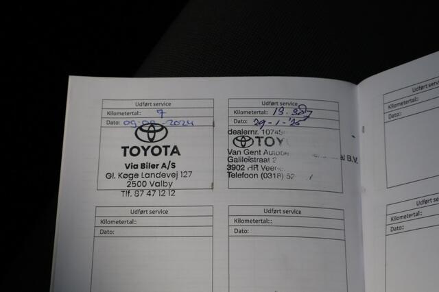 Toyota C-HR 1.8 Hybrid 140PK Active - Navigatie - 10 jaar Toyota garantie!
