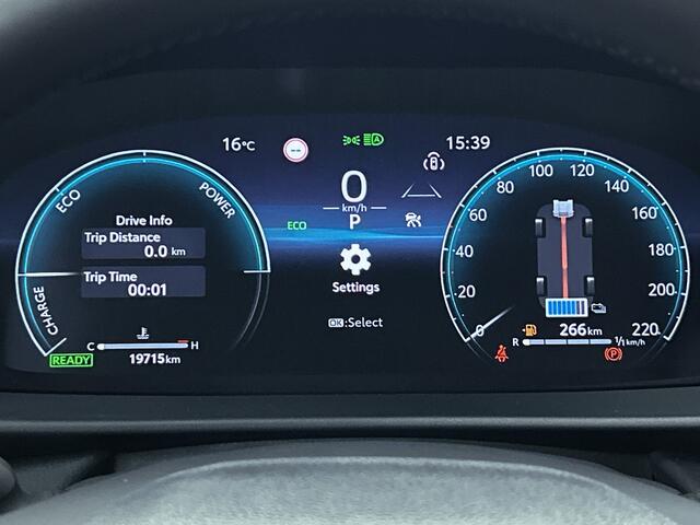 Toyota C-HR 1.8 Hybrid 140 First Edition Limited | Stoel + Stuurt + Voorruit verwarming | Navigatie | Dodehoek Detectie |