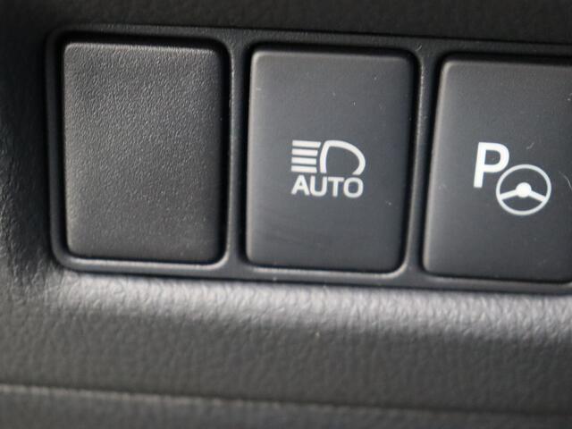 Toyota C-HR 1.8 Hybrid Executive I Navigatie I Climate Control I Cruise Control I Camera I USB I LM Velgen I Stoelverwarming Voor I Keyless Entry/Start I