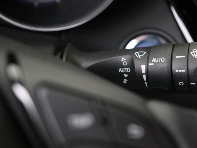 Toyota C-HR 1.8 Hybrid Executive I Navigatie I Climate Control I Cruise Control I Camera I USB I LM Velgen I Stoelverwarming Voor I Keyless Entry/Start I