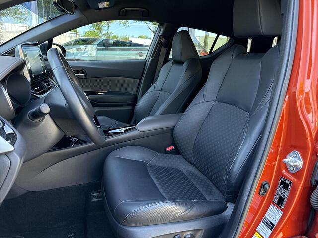 Toyota C-HR 2.0 Hybrid Launch Edition **NAVIGATIE/ PARKEERSENSOREN VOOR EN ACHTER/ STOELVERWARMING/ 36 MAANDEN GARANTIE**