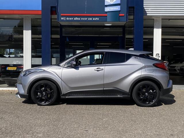 Toyota C-HR 1.8 Hybrid Adventure / Automaat / NL-Auto / Dealer-Onderhouden / Vol-Leder / Stoelverwarming / Treeplanken / Adaptieve Cruise-Control / Keyless / Dodehoek-Detectie / DAB Radio-Bluetooth / Navi / JBL-Audio / PDC V+A met Camera / 18'' LMV / ENZ.