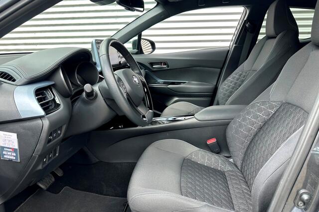 Toyota C-HR 2.0 Hybrid Team-D Winter-pakket / Safety-pakket