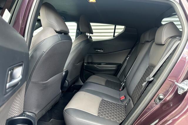 Toyota C-HR 1.8 Hybrid Style Bi-Tone Carplay / Safety Pakket / Navi