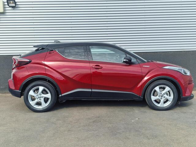 Toyota C-HR 1.8 Hybrid Style CVT-Automaat Incl: FullMap navigatie, Adaptieve Cruiscontrol, Climate control, Blindspot monitor, PArelmoer rood met zwart dak, LM velgen, Stoelverwarming.