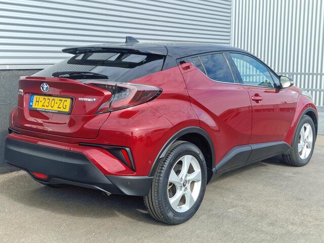 Toyota C-HR 1.8 Hybrid Style CVT-Automaat Incl: FullMap navigatie, Adaptieve Cruiscontrol, Climate control, Blindspot monitor, PArelmoer rood met zwart dak, LM velgen, Stoelverwarming.