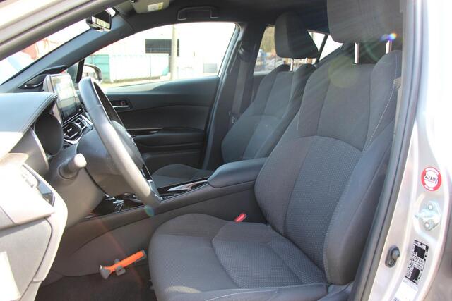 Toyota C-HR 1.8 Hybrid Bi-Tone **NAVIGATIE/ JBL / DODE HOEK SENSOR / STUUR- EN STOELVERWARMING/ 36 MAANDEN GARANTIE**