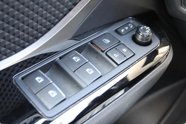 Toyota C-HR 1.8 Hybrid Bi-Tone **NAVIGATIE/ JBL / DODE HOEK SENSOR / STUUR- EN STOELVERWARMING/ 36 MAANDEN GARANTIE**