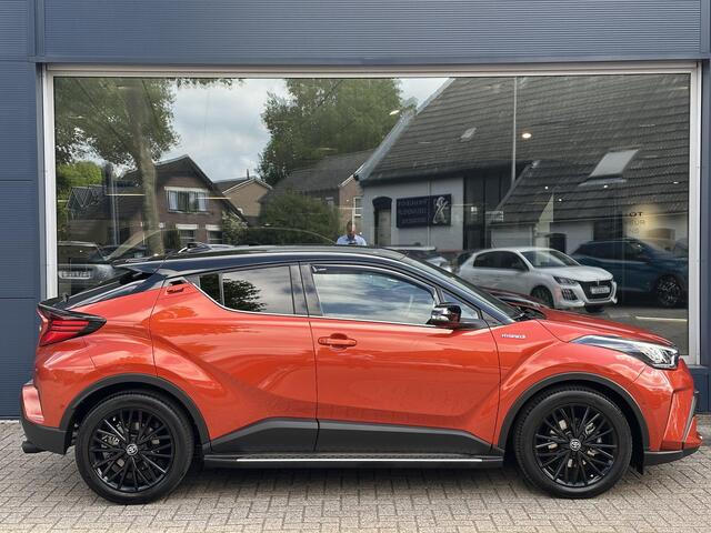 Toyota C-HR 2.0 Hybrid Launch Edition 184 PK | Volledig Lederen Bekleding | Elektrische Stoelverstelling | JBL Audio | Navigatie | Parkeercamera | Treeplanken | Stoelverwarming | Climate Control | LED Pack | Orgineel NL Auto van 1e Eigenaar |
