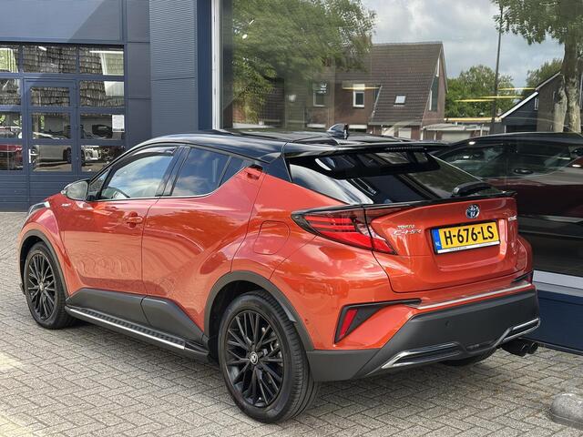Toyota C-HR 2.0 Hybrid Launch Edition 184 PK | Volledig Lederen Bekleding | Elektrische Stoelverstelling | JBL Audio | Navigatie | Parkeercamera | Treeplanken | Stoelverwarming | Climate Control | LED Pack | Orgineel NL Auto van 1e Eigenaar |