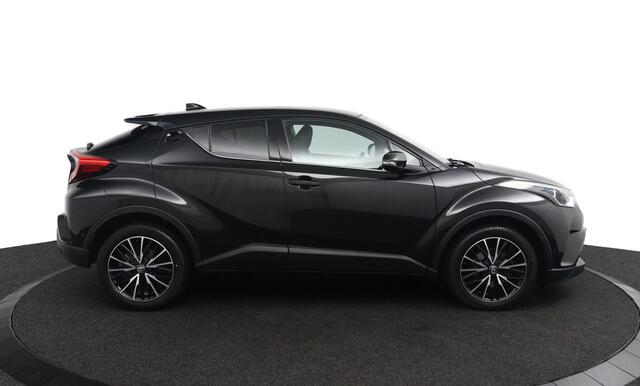 Toyota C-HR 1.2 Executive Automaat | Trekhaak 1300 KG | Stoelverwarming | Parkeersensoren Rondom | Lederen/stof Bekleding |