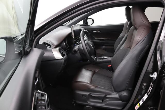 Toyota C-HR 1.2 Executive Automaat | Trekhaak 1300 KG | Stoelverwarming | Parkeersensoren Rondom | Lederen/stof Bekleding |