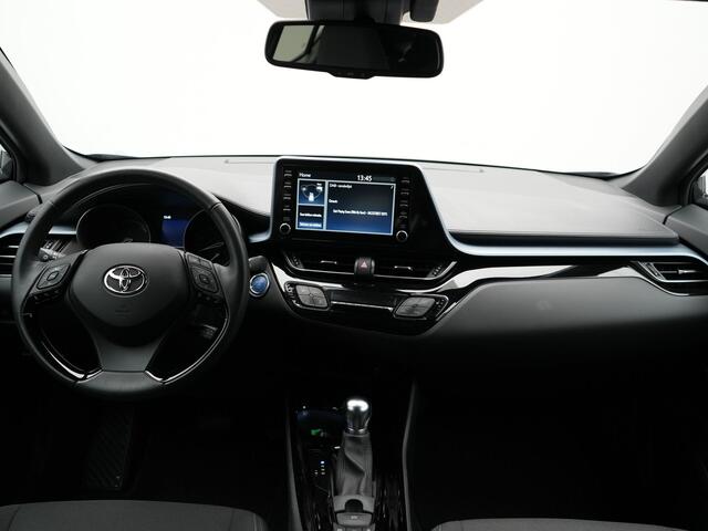 Toyota C-HR 2.0 Hybrid Dynamic 184pk | Dode Hoek | Camera | Carplay | Stoelen/Stuur Verwarming | DAB | Led | Keyless | 18"L.M |