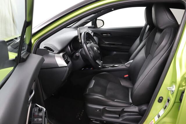 Toyota C-HR 1.8 Hybrid Executive Ultimate | Trekhaak | JBL | Parkeersensoren Rondom | Stoelverwarming | Leder/ Stof bekleding |