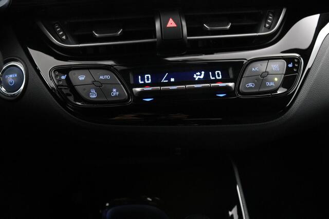 Toyota C-HR 2.0 Hybrid Dynamic | Bi-tone | Parkeersensoren | Stoel verwarming | Keyless |