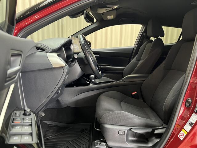 Toyota C-HR 1.8 Hybrid Style Adaptive *JBL Premium* Camera / PDC V+A / Stoel+Stuurverw. / 18" LMV / Bi-Tone Lava / Origineel NL+NAP