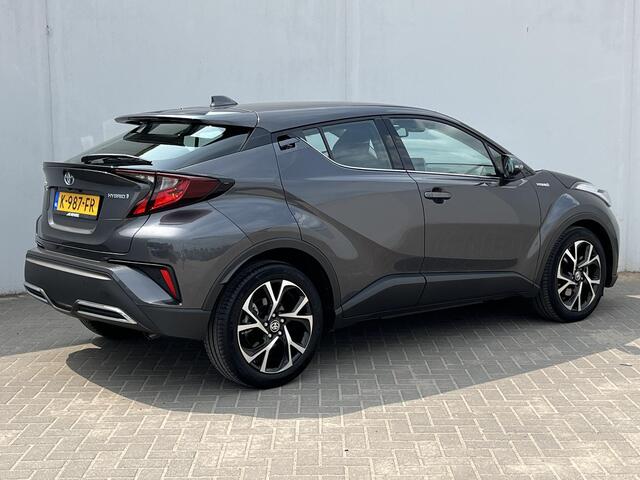 Toyota C-HR 2.0 Hybrid Dynamic Automaat / 100% Dealeronderhouden / Achteruitrijcamera / Stoelverwarming voor / Apple Carplay & Android Auto / Cruise- en Climate Control / Keyless Entry & Start / Navigatie full map / Parkeersensoren voor en achter / DAB Radio