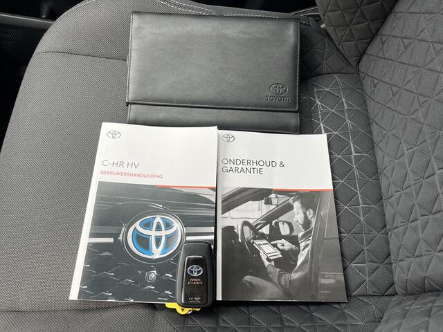 Toyota C-HR 2.0 Hybrid Dynamic Automaat / 100% Dealeronderhouden / Achteruitrijcamera / Stoelverwarming voor / Apple Carplay & Android Auto / Cruise- en Climate Control / Keyless Entry & Start / Navigatie full map / Parkeersensoren voor en achter / DAB Radio