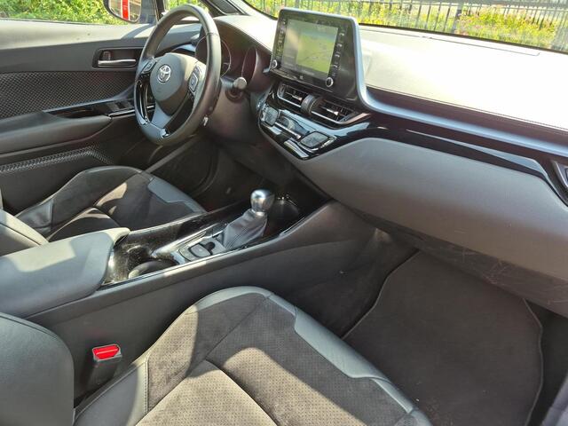 Toyota C-HR 2.0 Hybrid Bi-Tone | JBL audio | Stoelverwarming | Navigatie | Parkeersensoren |