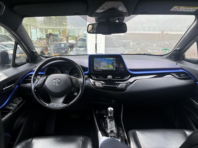 Toyota C-HR 1.8 Hybrid Bi-Tone | Leder | Stoelverwarming | Zomer + winterbanden | Parkeersensoren voor en achter | Toyota Garantie tot 2028!