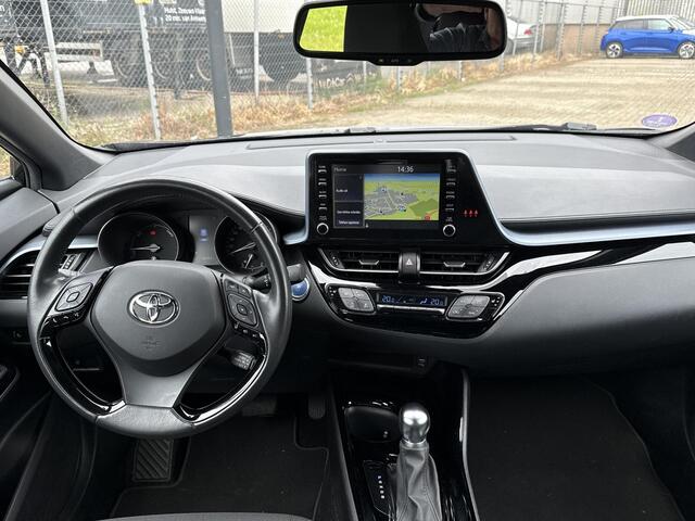 Toyota C-HR 1.8 Hybrid First Edition **NAVIGATIE/ DODEHOEK DETECTIE/ STOELVERWARMING/ GARANTIE**