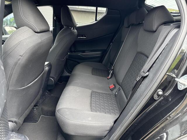 Toyota C-HR 1.8 Hybrid First Edition **NAVIGATIE/ DODEHOEK DETECTIE/ STOELVERWARMING/ GARANTIE**