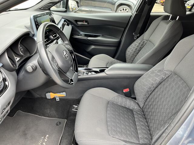 Toyota C-HR 1.8 Hybrid Style Trekhaak 1e eigenaar Dealer onderhouden NL auto JBL Dodehoekdetectie