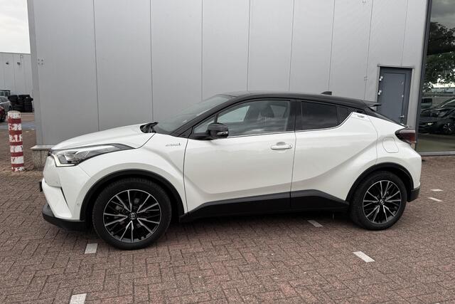 Toyota C-HR 1.8 Hybrid Style Ultimate Trekhaak, Navigatie, Dodehoekdetectie, Stoel- & Stuurverwarming, JBL, LMV, Achteruitrijcamera, Parkeersensoren voor + achter