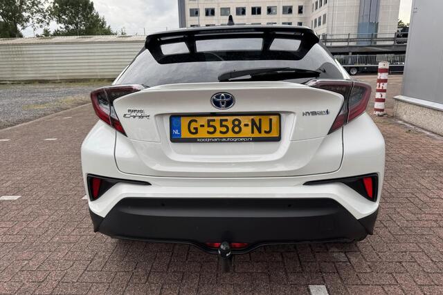Toyota C-HR 1.8 Hybrid Style Ultimate Trekhaak, Navigatie, Dodehoekdetectie, Stoel- & Stuurverwarming, JBL, LMV, Achteruitrijcamera, Parkeersensoren voor + achter