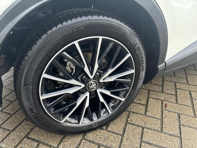 Toyota C-HR 1.8 Hybrid Style Ultimate Trekhaak, Navigatie, Dodehoekdetectie, Stoel- & Stuurverwarming, JBL, LMV, Achteruitrijcamera, Parkeersensoren voor + achter