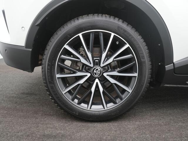 Toyota C-HR 1.8 Hybrid Executive - RIJKLAARPRIJS - Achteruitrijcamera - Stoelverwarming - All seasonbanden