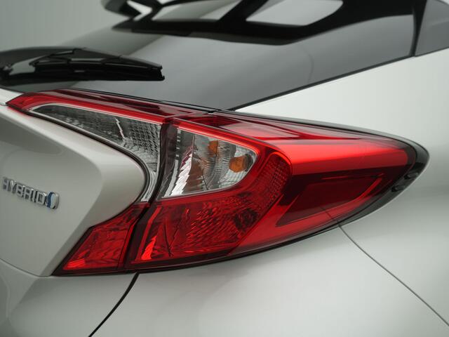 Toyota C-HR 1.8 Hybrid Executive - RIJKLAARPRIJS - Achteruitrijcamera - Stoelverwarming - All seasonbanden