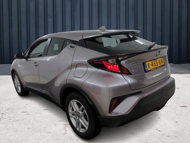 Toyota C-HR 1.8 Hybrid Active (98 PK) 2e-Eig. & Dealer-Onderh. BOVAG-Garantie. NL-Auto. Navigatie/Apple-Carplay/Android-Auto, Adaptive-Cruisecontrol, Keyless-Start, Achteruitrijcamera, DAB, Lm-Velgen-17Inch Privacy-Glas