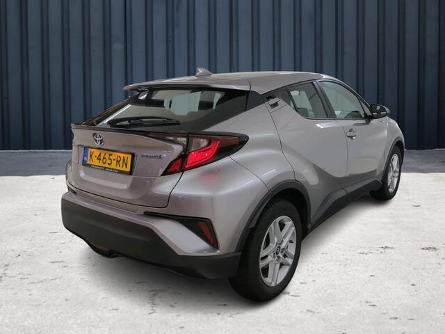 Toyota C-HR 1.8 Hybrid Active (98 PK) 2e-Eig. & Dealer-Onderh. BOVAG-Garantie. NL-Auto. Navigatie/Apple-Carplay/Android-Auto, Adaptive-Cruisecontrol, Keyless-Start, Achteruitrijcamera, DAB, Lm-Velgen-17Inch Privacy-Glas