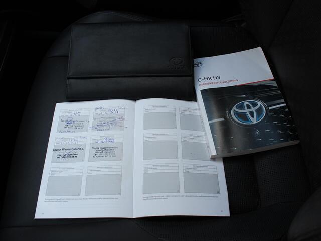Toyota C-HR 2.0 Hybrid Executive / Trekhaak Afneembaar / Navigatie + Apple Carplay/Android Auto / Stoelverwarming Voor / Achteruitrijcamera / JBL Audio /