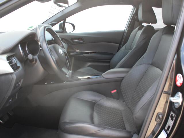 Toyota C-HR 2.0 Hybrid Executive / Trekhaak Afneembaar / Navigatie + Apple Carplay/Android Auto / Stoelverwarming Voor / Achteruitrijcamera / JBL Audio /