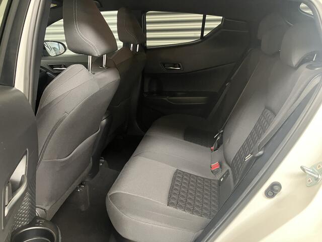 Toyota C-HR 1.8 Hybrid BI-TONE/DODE HOEK/PDC/CAM/TREKHAAK/CARPLAY/ENZ