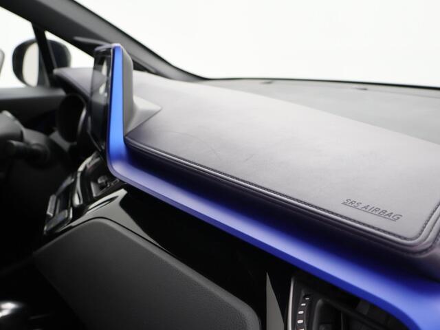 Toyota C-HR 1.8 HYBRID BI-TONE SPORT EXECUTIVE + ADAPTIVE CRUISE / JBL AUDIO / CAMERA / STOELVERWARMING