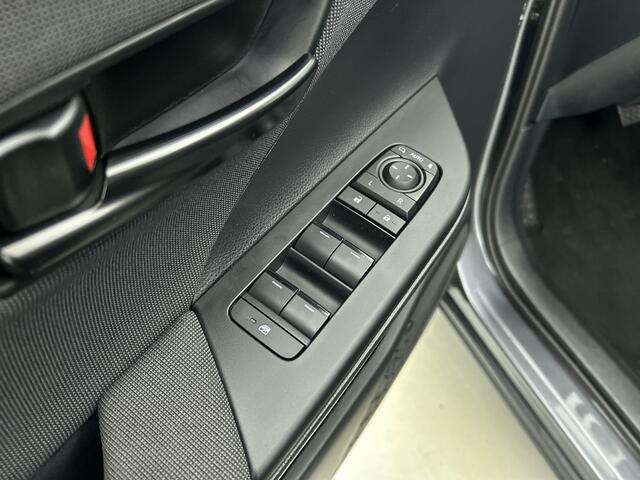 Toyota C-HR 1.8 Hybrid 140 Dynamic | CarPlay/Android Auto | Camera | LM Velgen |