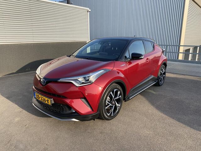 Toyota C-HR 1.8 Hybrid Style Bi-Tone CVT-automaat 1E eigenaar dealer onderhouden incl: Dodehoek detectie, Trekhaak Afneembare kogel, keyless, adaptieve cruise control, navigatie, achteruitrij camera, parkeersensoren, treeplanken,
