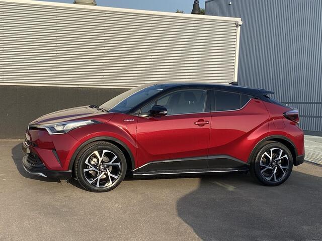 Toyota C-HR 1.8 Hybrid Style Bi-Tone CVT-automaat 1E eigenaar dealer onderhouden incl: Dodehoek detectie, Trekhaak Afneembare kogel, keyless, adaptieve cruise control, navigatie, achteruitrij camera, parkeersensoren, treeplanken,