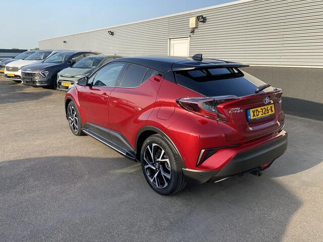 Toyota C-HR 1.8 Hybrid Style Bi-Tone CVT-automaat 1E eigenaar dealer onderhouden incl: Dodehoek detectie, Trekhaak Afneembare kogel, keyless, adaptieve cruise control, navigatie, achteruitrij camera, parkeersensoren, treeplanken,