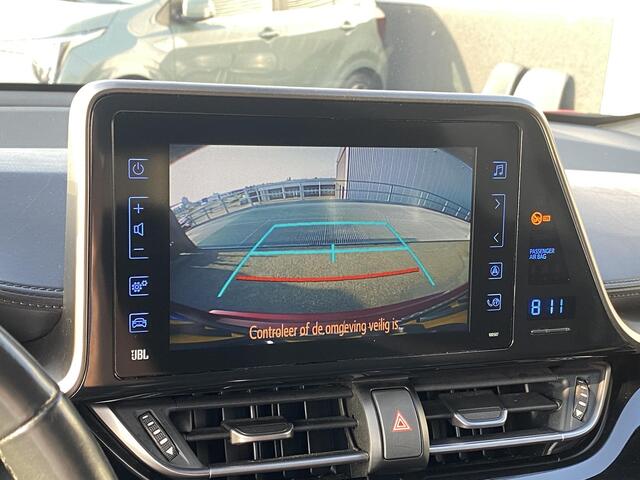 Toyota C-HR 1.8 Hybrid Style Bi-Tone CVT-automaat 1E eigenaar dealer onderhouden incl: Dodehoek detectie, Trekhaak Afneembare kogel, keyless, adaptieve cruise control, navigatie, achteruitrij camera, parkeersensoren, treeplanken,