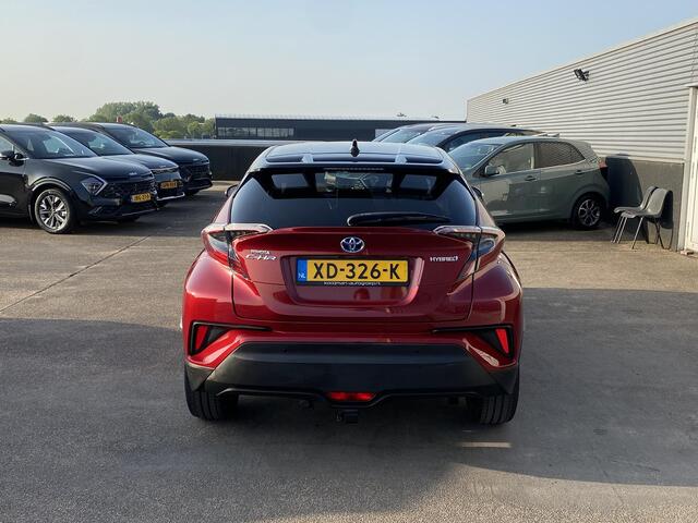 Toyota C-HR 1.8 Hybrid Style Bi-Tone CVT-automaat 1E eigenaar dealer onderhouden incl: Dodehoek detectie, Trekhaak Afneembare kogel, keyless, adaptieve cruise control, navigatie, achteruitrij camera, parkeersensoren, treeplanken,